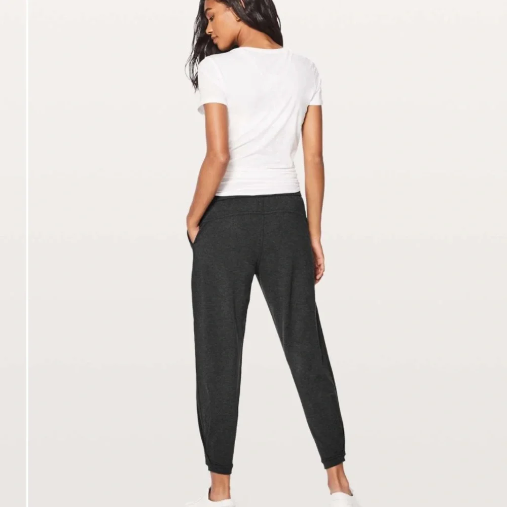 Lululemon Twisted & Tucked joggers